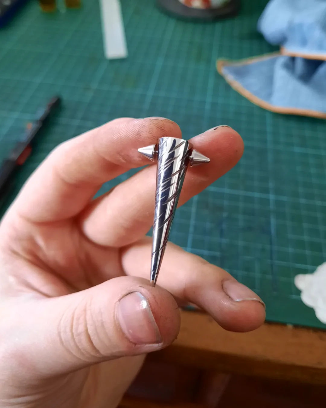 Micro Spiko! Tiny spikes for loc/dreadlock tips in brass and stainless steel